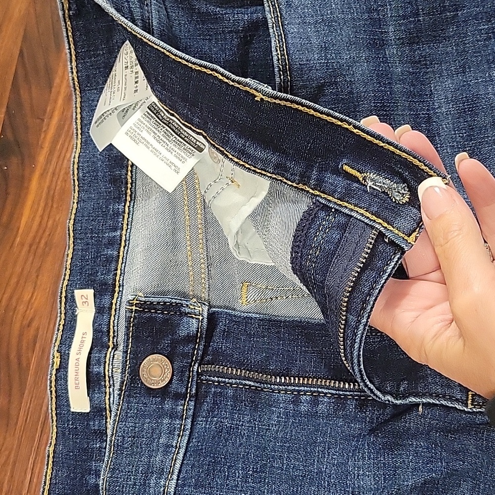 LEVI'S BERMUDA SHORTS - Picture 6 of 9